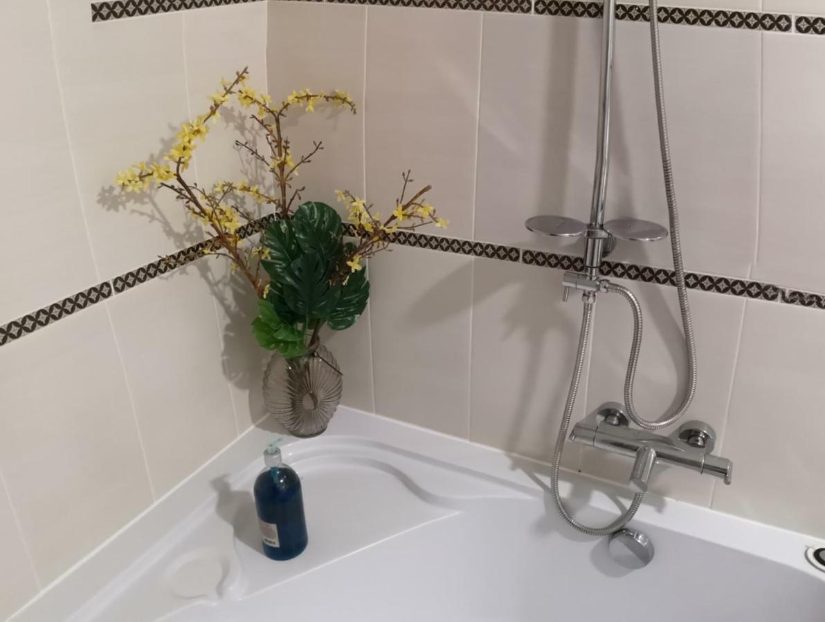 Entre Amie & Spa Cantaron Εξωτερικό φωτογραφία